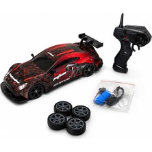 Uzaktan Kumandalı Drift Arabası 1:16 Ölçek 2.4ghz Şarjlı Yarış Arabası, Drift Lastikli, USB Şarj Kablolu, Yedek Teker Setli, Işıklı ve Sprey Efektli O