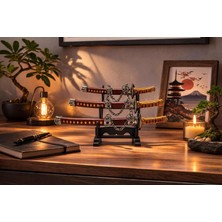Str Store Japon Temalı 3’lü Mini Katana Samurai Zarf Açacağı ve Masaüstü Dekor Seti – Kaideli Mini Süs Kılıçları, Metal Görünümlü Koleksiyonluk Ofis Aksesuarı, Anime & Oyun Temalı Hediyelik Obje