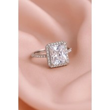 Crystal Diamond Zirconia Işıklı Kutuda 5 Karat Baget Yüzük