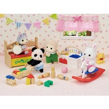 Sylvanian Families Tavşan ve Panda Bebeğin Oyun Odası