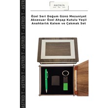 Özel Seri Doğum Günü Mezuniyet Aksesuar Özel Ahşap Kutulu Yeşil Anahtarlık Kalem ve Çakmak Set