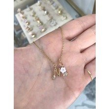 LinAlya Jewelry Çelik Çiçek ve Taş Detaylı Harf Kolye (M Harfi)