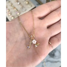 LinAlya Jewelry Çelik Çiçek ve Taş Detaylı Harf Kolye (A Harfi)