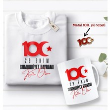 Bk Gift 100. Yıl Hatırası Beyaz Tişört, Kupa Bardak ve Gold Metal Rozet Hediye Seti-6, 29 Ekim Hediyesi, Cumhuriyet Bayramı, 100.YIL Hediyesi