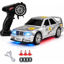 Mythriva Uzaktan Kumandalı Mini Drift Spor Model Araba Dahili Şarjlı Işıklı 4x4 Taşıma Kumandalı Hız Hassasiyetli ve Kademeli,kuka ve Drift Tekerleri Hediye 1:43 Ölçek