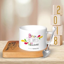BK Gift Kişiye Özel Bu Yılda Hep Gülümse Tasarımlı Ahşap Altlıklı Seramik Fincan - 21