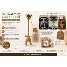 Universal El Yapımı Amigurumi Sid Karakteri Uzun Boyunlu Çok Amaçlı Süs -%100 Pamuk Örgü Araba Dikiz Aynası Askısı, Direksiyon Aksesuarı ve Çanta Dekoru
