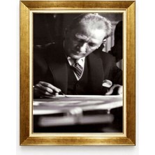 Giyense Tablo Siyah Beyaz Atatürk Çalışma Masasında Nostaljik Çerçeveli Tablo