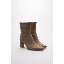 Deridün Yıldız Shoes Fiora Kadın Vizon Süet Kalın Topuklu Kışlık Bot