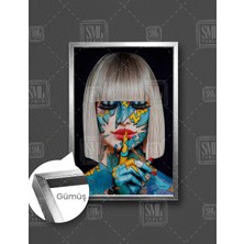 SML Tablo Sessiz Ol Işareti Yapan Pop Art Makyajlı Model Make Up Çerçeveli Dikey Kanvas Tablo