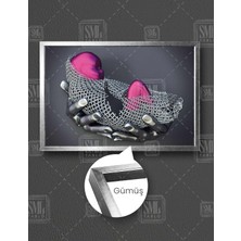 SML Tablo Pembe Detaylı Metal Kundak Tutan Eller Dekoratif  Çerçeveli Yatay Kanvas Tablo