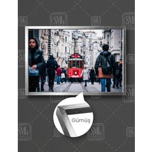 SML Tablo Taksim Istiklal Caddesi Kırmızı Nostalji Tramvay Istanbul Taksim Meydan Çerçeveli Yatay Kanvas Tablo