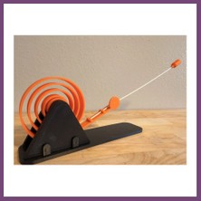 Bezos 3D Baskı Yaylı Spiral Kedi Oyuncağı Zıplayan Spiral Etkileşimli Oyun Aparatı Turuncu Siyah Gambera1