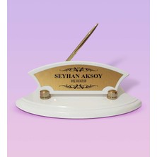 BK Gift Kişiye Özel Kalemli Ahşap Masa Isimliği (Beyaz Doku)