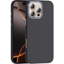 Tele Shop iPhone 16 Pro Karbon Fiber Görünümlü Gros Kılıf – M-Safe Şarj Özellikli Mlk