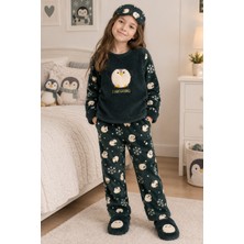 Kız Çocuk Polar Kumaş Penguen ve Kar Tanesi Desenli Yılbaşı Temalı Kışlık Pijama Takımı