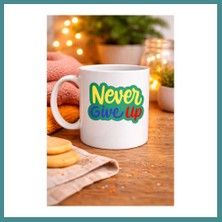 Trendexa Never Give Up Asla Pes Etme Yazılı Porselen Kupa Model 145 – Motivasyon Temalı Renkli Tasarım – Kahve & Çay Kupası – Moral Veren Hediyelik Kupa Mac