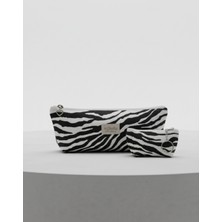 in steilla Kalem Kutusu Zebra Desenli Kalemlik ve Minik Anahtarlık Çanta Aksesuarı Çok Amaçlı Kullanım..