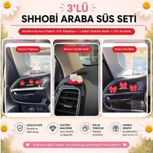 Shhobi 3'lü Kırmızı Konsept Araba Süs Seti: 3 Papatya + 3 Kurdele Klima Süsü ve 1 Kırmızı Yastıkta Uyuyan Kedi Torpido Süsü
