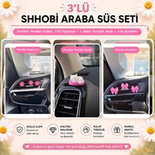 Shhobi 3'lü Pembe Konsept Araba Süs Seti: 3 Papatya Klima Süsü + 3 Kurdele Klima Süsü ve 1 Yastıkta Uyuyan Kedi Torpido Süsü