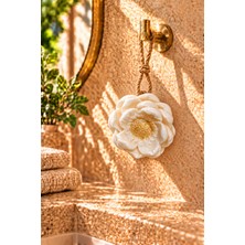 Emila Home Dekoratif Kokulu Sabun & Peeling Etkili Asılabilir Dekoratif Banyo Sabunu & Beyaz Nilüfer Şekilli Katı Sabun 8x8 cm