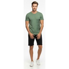 Modanı Seç Urban Boston Dikey Baskı Erkek Tişört – Slim Fit, Sokak Stili Günlük T-Shirt