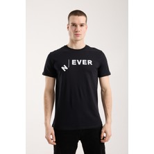 Modanı Seç Erkek Urban Never Tipografik Baskılı Slim Fit Günlük Tişört - Siyah