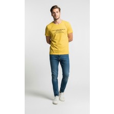 Modanı Seç Minimal Tipografi Detaylı Erkek Günlük T-Shirt