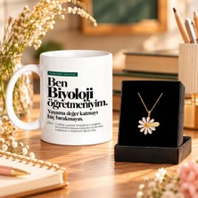 Bk Gift Ben Biyoloji Öğretmeniyim Tasarımlı Kupa ve Kişiye Özel Isimli Papatya Kolye Seti