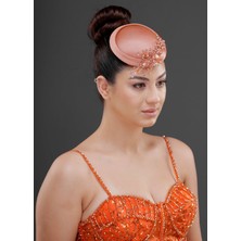 Magic Tiara Kristal ve Inci Dal Detaylı Yuvarlak Saten Fascinator Şapka – Gelin & Nikâh Aksesuarı