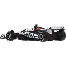 Şanal F1 Haas Ocon 1:64 Ölçekli Model Araba ile Hızlı Yarış Deneyimi