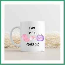 S'82 I Am Ptt Years Old Tasarımlı Kupa Model 220 Eğlenceli Baskılı Seramik Kahve Kupası BZS82