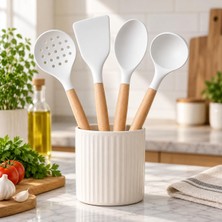 Rafta Humas 4’lü Silikon Mutfak Gereç Seti – Ahşap Saplı Kepçe, Servis Kaşığı, Kevgir ve Spatula – Beyaz Modern Yemek Pişirme & Servis Seti