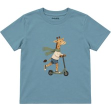The Lucid Lab Giraffe On A Kick Scooter With A Scarf Çocuk Tişört - Çelik Mavi