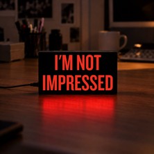 Gişe Arts Masa Lambası - I'm Not Impressed (Etkilenmedim.) 2 Adaptörlü Dekoratif & Hediyelik Lamba