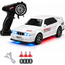 Velora Uzaktan Kumandalı Mini Drift Spor Model Araba Dahili Şarjlı Işıklı 4x4 Taşıma Kumandalı Hız Hassasiyetli ve Kademeli,kuka ve Drift Tekerleri Hediye 1:43 Ölçek