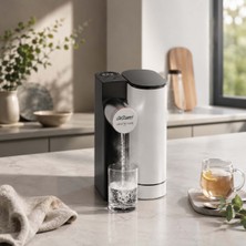 Arzum Heat'n Take Siyah Hızlı Su Isıtıcı 1600 W 1 Litre Kapasite 3 Saniyede Hızlı Kaynatma 6 Kademeli Sıcaklık Ayarı Dijital Ekran Çocuk Kilidi Otomatik Kapanma Damacana ve Şişe Uyumluluğu