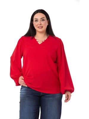 Disentis Modest Büyük Beden Yakası Zincir Detaylı Kol Ağzı Lastikli Kırmızı Bluz