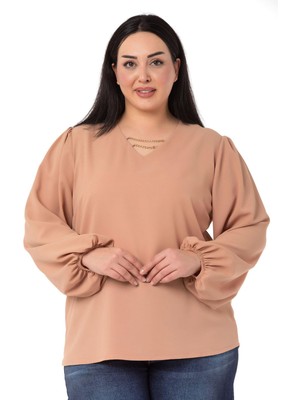 Disentis Modest Büyük Beden Yakası Zincir Detaylı Kol Ağzı Lastikli Vizon Bluz