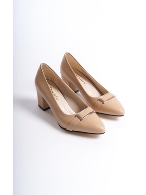 Preshley Kadın Verta Ten Deri 6 cm Kalın Topuklu Toka Deyatlı Hafif Sivri Burunlu Klasık Ayakkabı