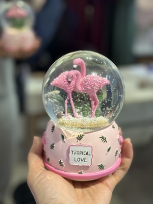 Mirabella Gift Flamingo Temalı Işıklı Müzikli Püskürtmeli Büyük Boy Kar Küresi 15 cm Sevgiliye Arkadaşa Hediye