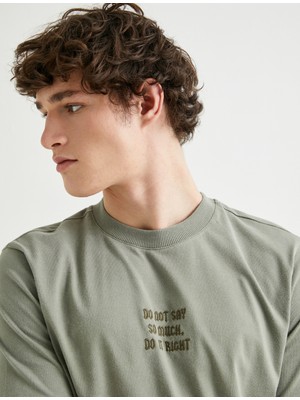 Koton Slogan Işlemeli Tişört Yıkamalı Bisiklet Yaka Kısa Kollu