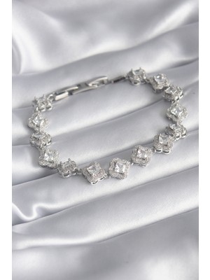 Stil Love Pirinç Gümüş Renk Zirkon Taşlı Yonca Model Vıp Seri Kadın Bileklik