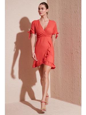 Lela Fırfırlı Kruvaze Yaka Kısa Kollu Krinkıl Esnek Elbise Kadın Elbise 5865016