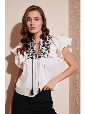 Lela Pamuklu Regular Fit Nakış Işlemeli Bluz Kadın Bluz 611BZ0253