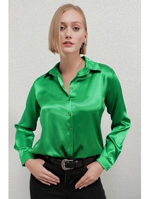 Hazelin Kadın Koyu Yeşil Hafif Dökümlü Saten Yüzeyli Gömlek HZL22W-BD139641