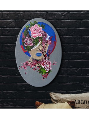 BK El Yapımı Güller Arasındaki Kadın Temalı Akrilik Oval Tablo (33X48 Cm)