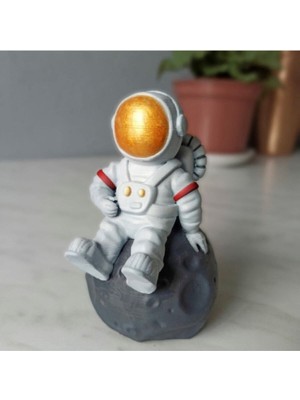 Bi'şeyler Sepeti Ayda Oturan Astronot 10CM Dekoratif Biblo