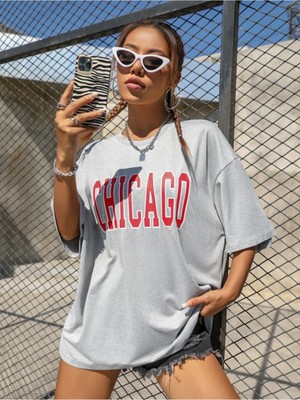 Black Sokak Kadın Açık Gri Chicago Baskılı Düşük Omuz Oversize Bisiklet Yaka T-Shirt