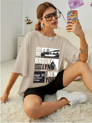 Black Sokak Blacksokak Kadın Bej Brooklyn Baskılı Oversize Bisiklet Yaka Tshirt
